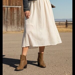Clarks Collection Women's Ankle Boots 10 tan nubuck Leather boho western casual